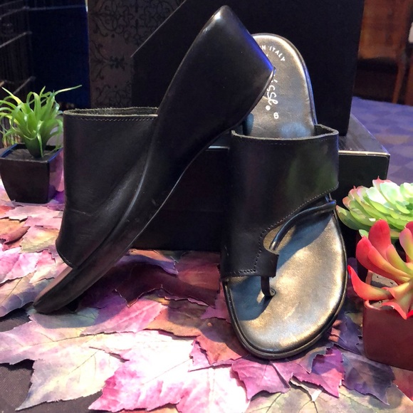 MATISSE LEATHER ITALIAN Made Sandal by - Picture 8 of 12